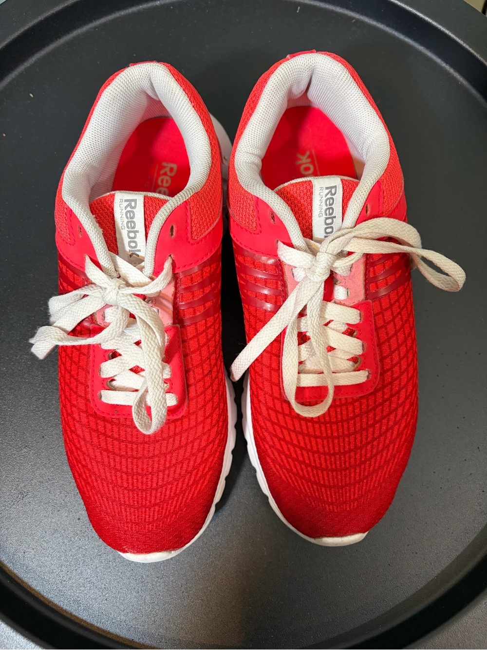 Reebok Preloved woman’s Red Mesh Athletic Sneakers